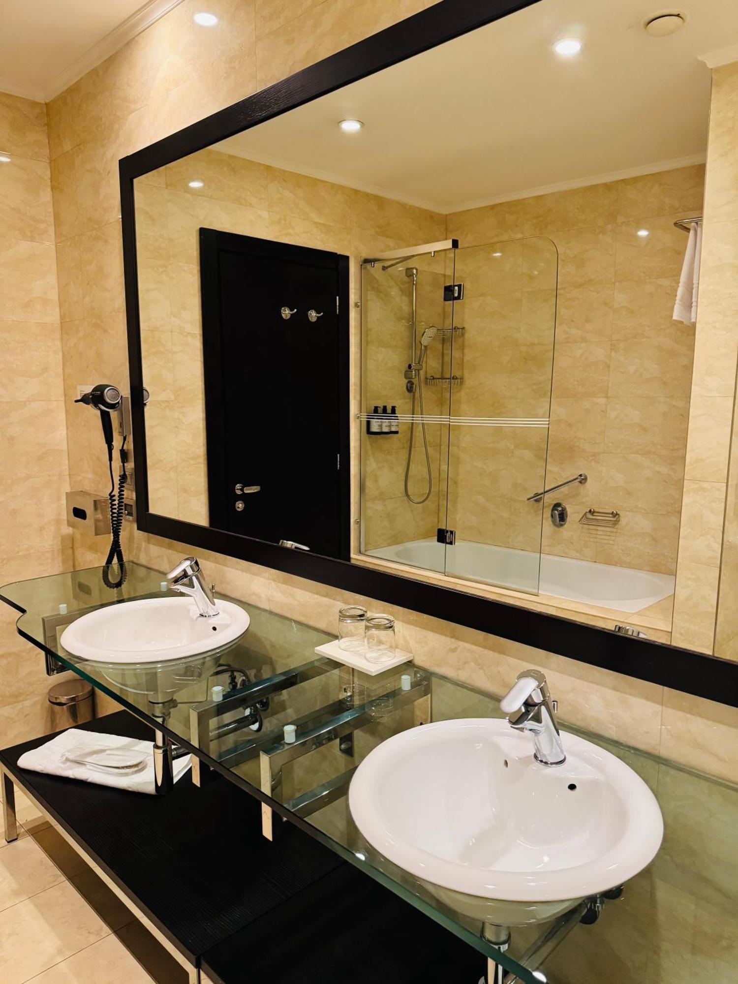 Hotel Rivo Тимишоара Экстерьер фото
